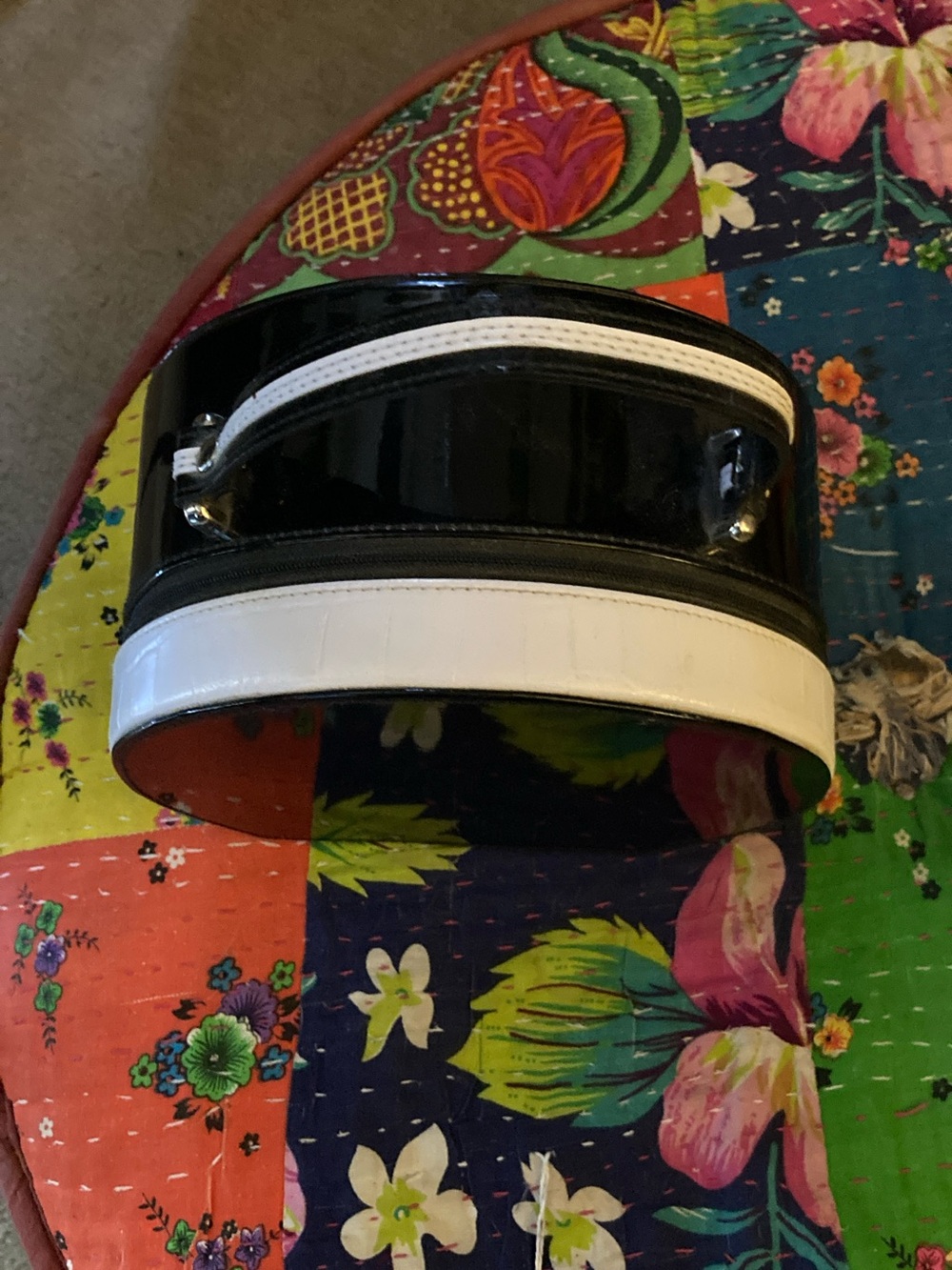 Mini patent Leather Hat Box Bag - Picture 2 of 14